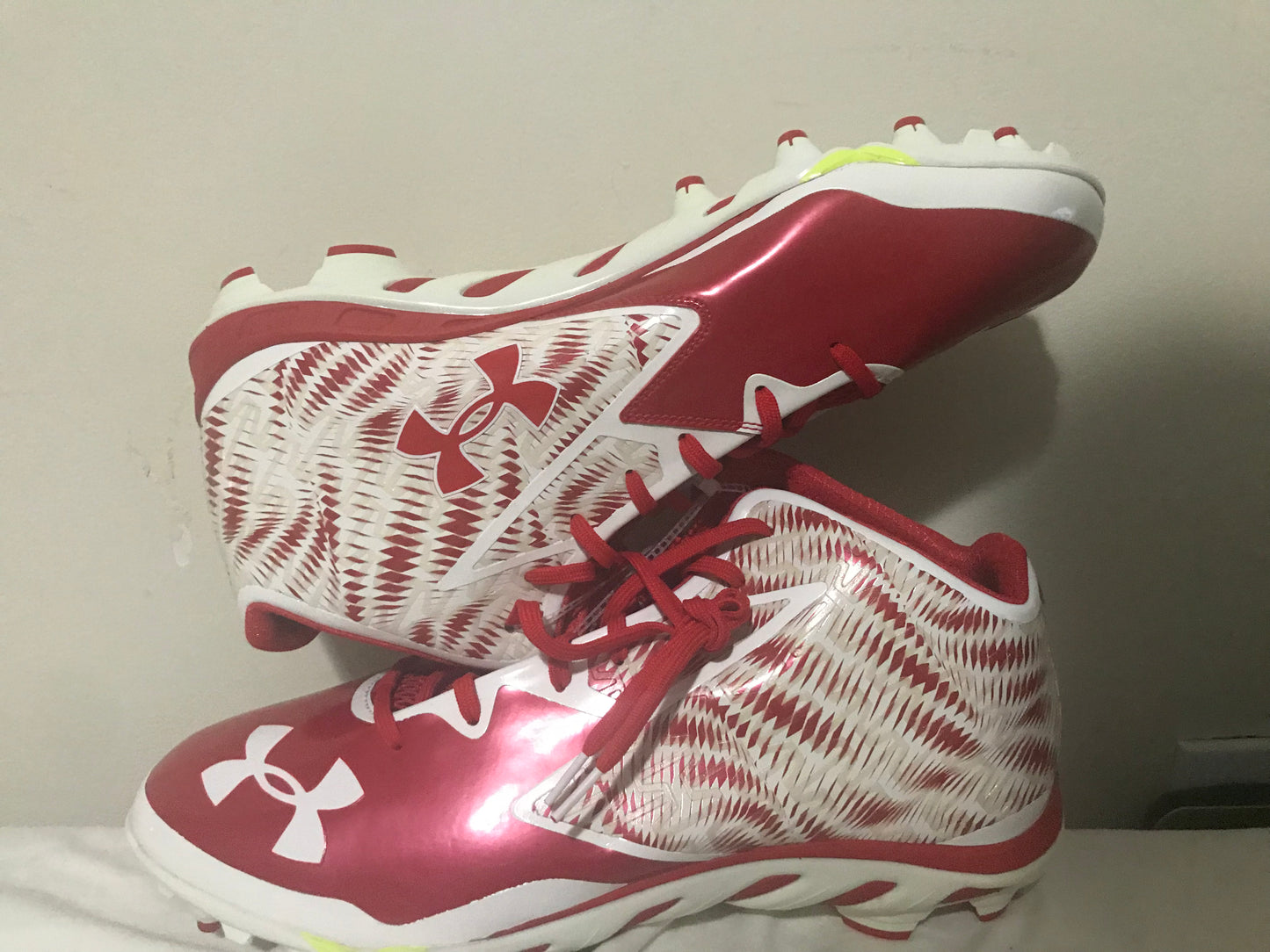 Authentic New Under Armour Clutch Fit Cleats Mens Shoes Size 15 Red White