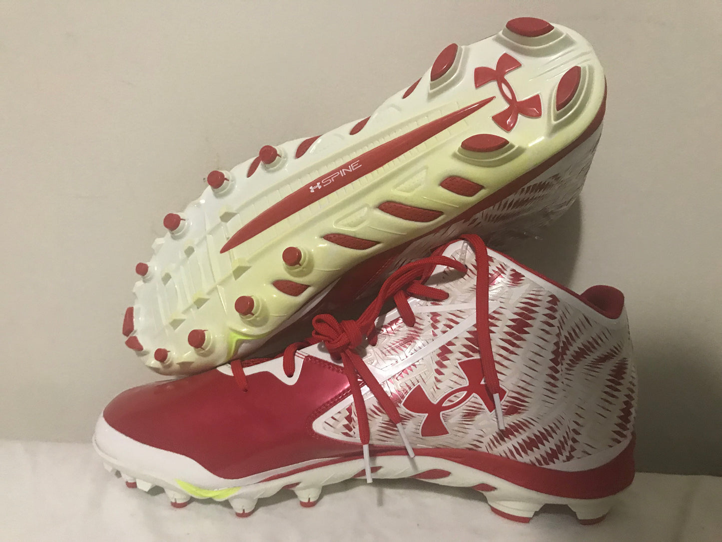 Authentic New Under Armour Clutch Fit Cleats Mens Shoes Size 15  Red White