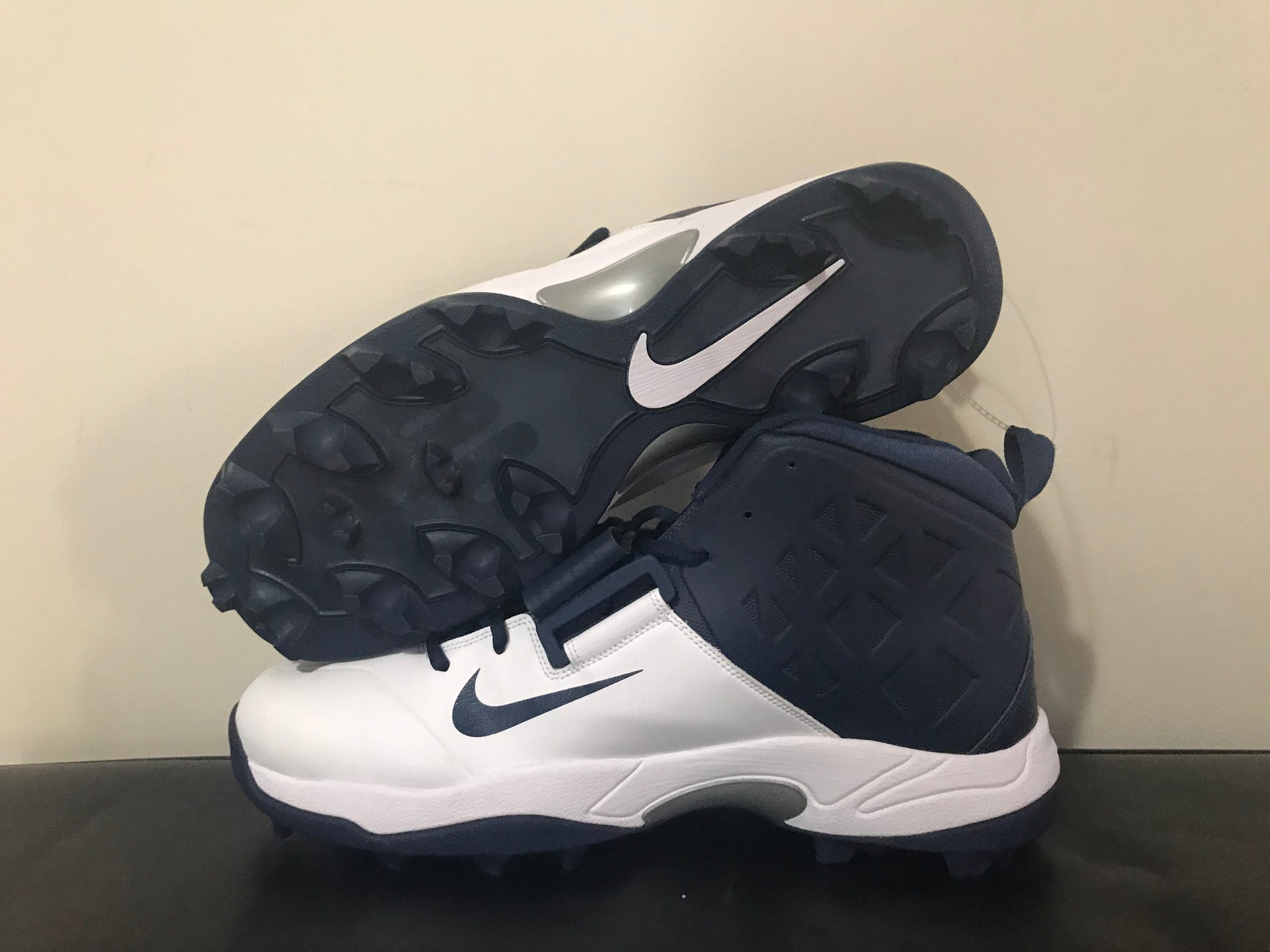 Nike flywire football cleats sales